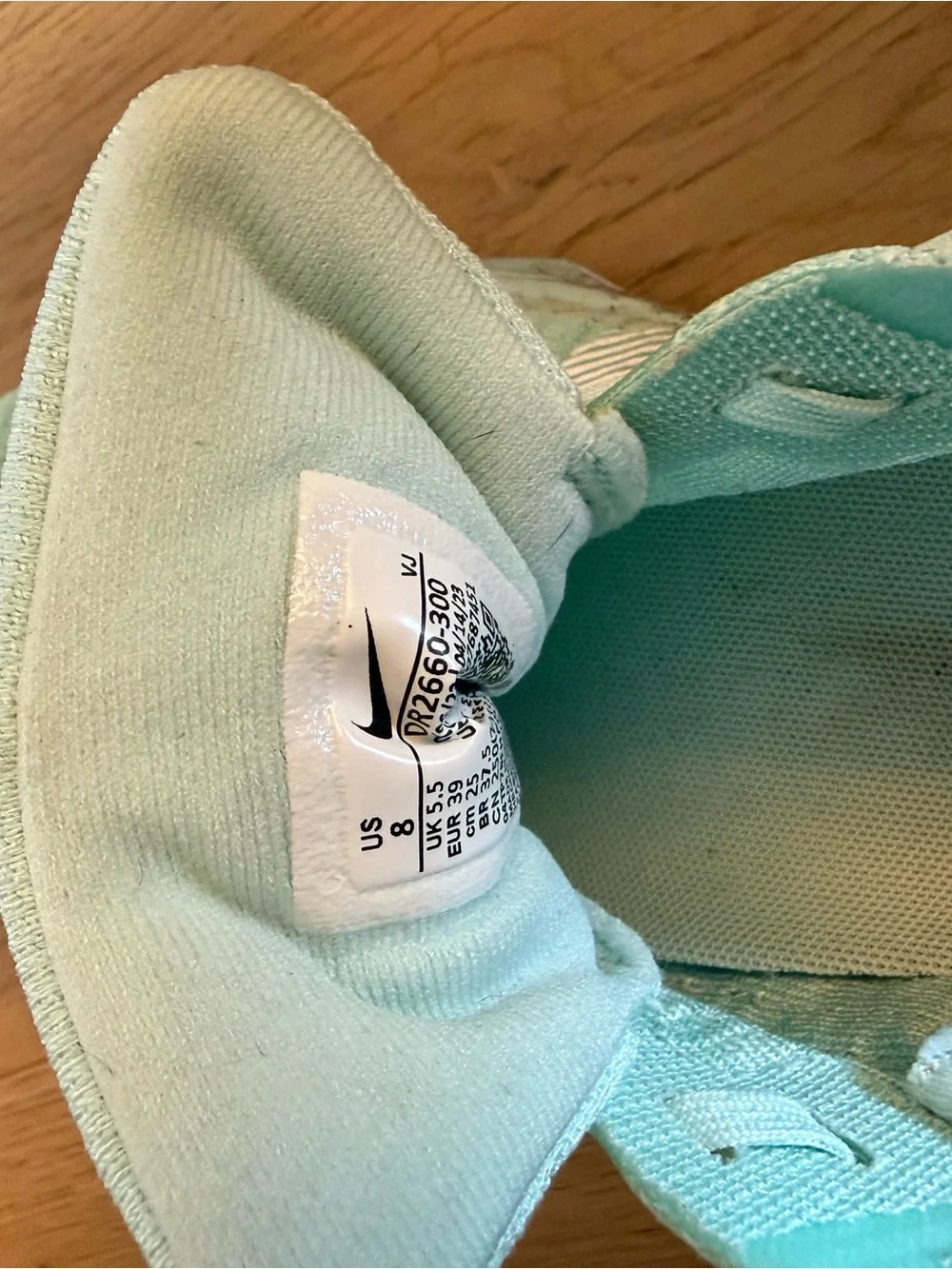 Nike Women’s Teal Mint Athletic Running Shoes with White Swoosh - Picture 3 of 4